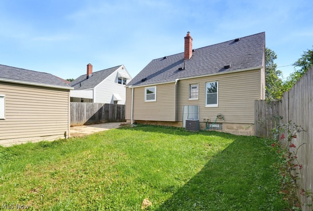 1696 Oakwood Avenue Akron OH 44301