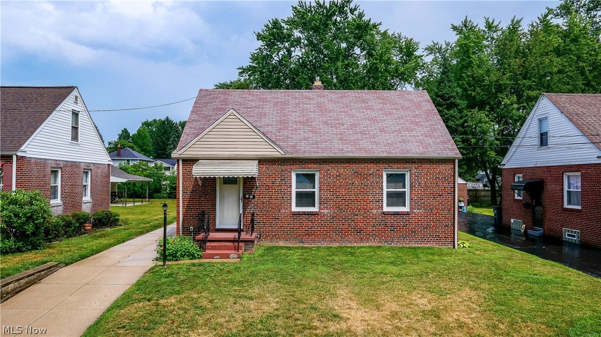 61 Hawk Avenue Akron OH 44312