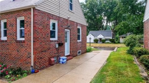 61 Hawk Avenue Akron OH 44312