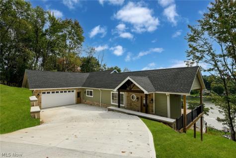15 Huron Trail Malvern OH 44644
