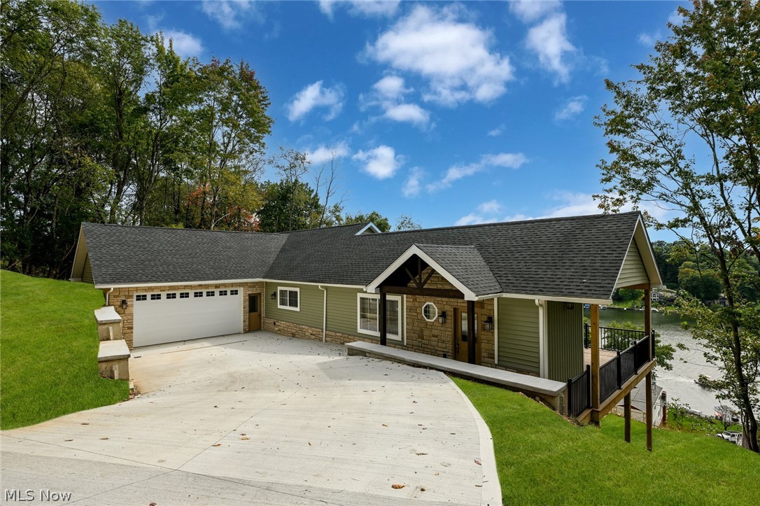 15 Huron Trail Malvern OH 44644