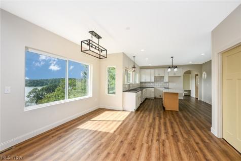 15 Huron Trail Malvern OH 44644