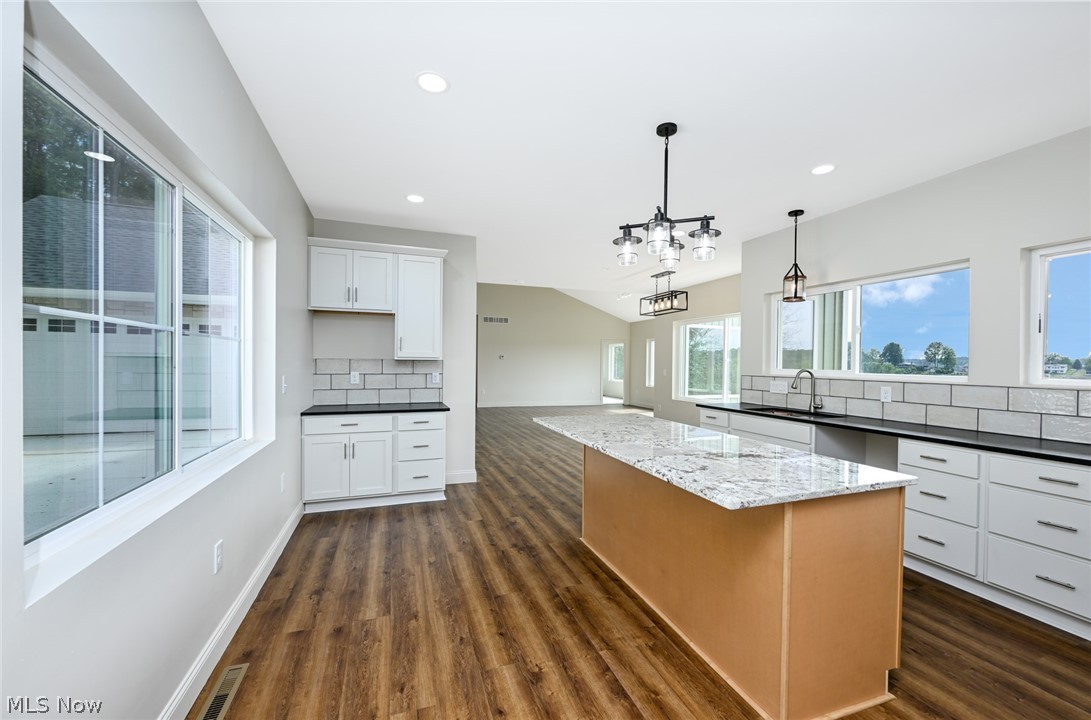 15 Huron Trail Malvern OH 44644