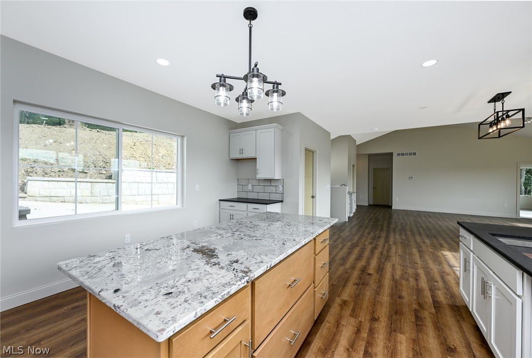 15 Huron Trail Malvern OH 44644