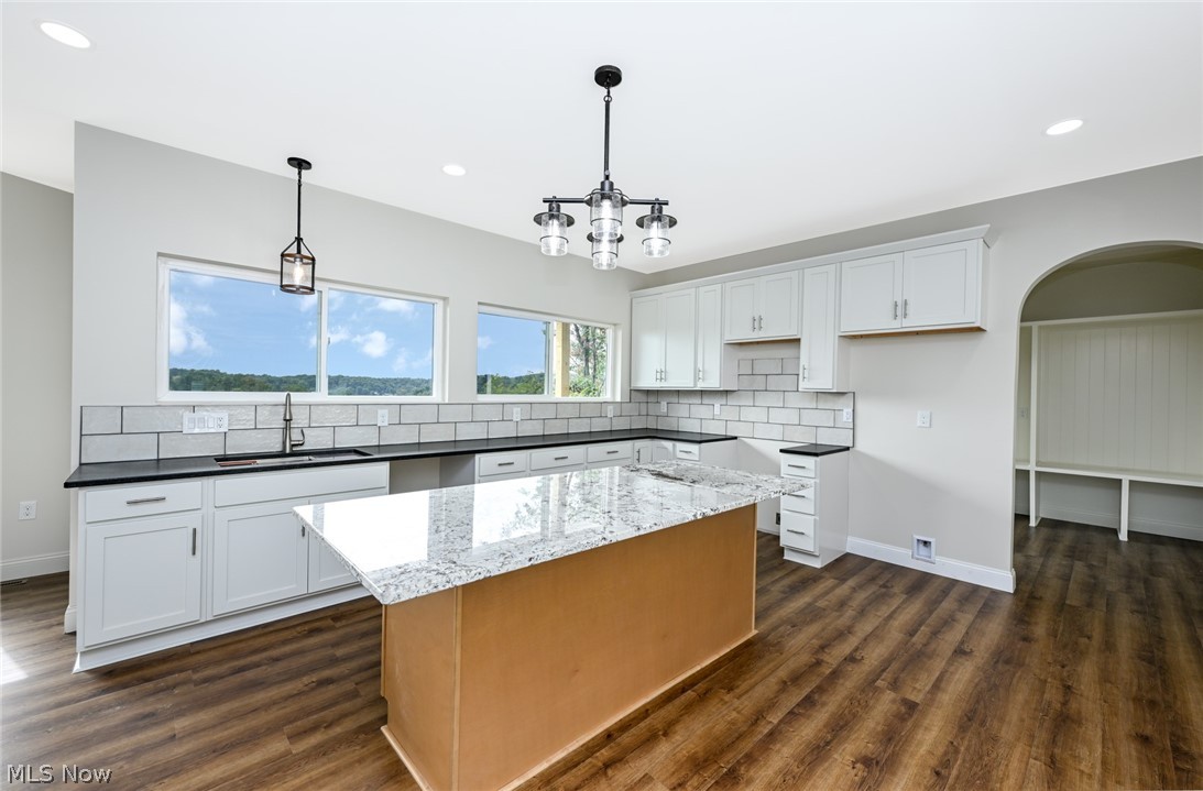 15 Huron Trail Malvern OH 44644