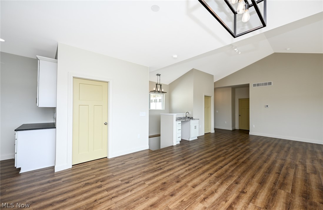 15 Huron Trail Malvern OH 44644