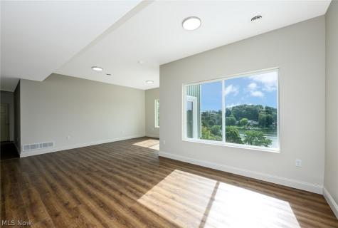 15 Huron Trail Malvern OH 44644
