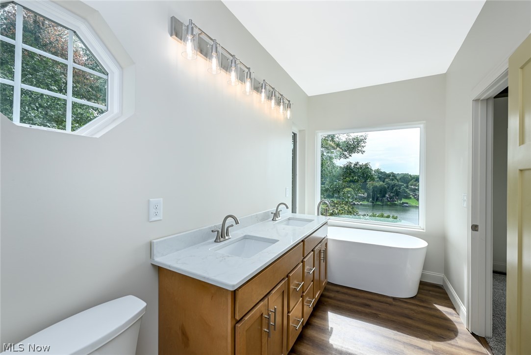 15 Huron Trail Malvern OH 44644