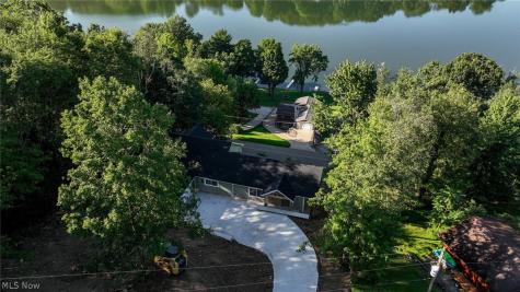 15 Huron Trail Malvern OH 44644