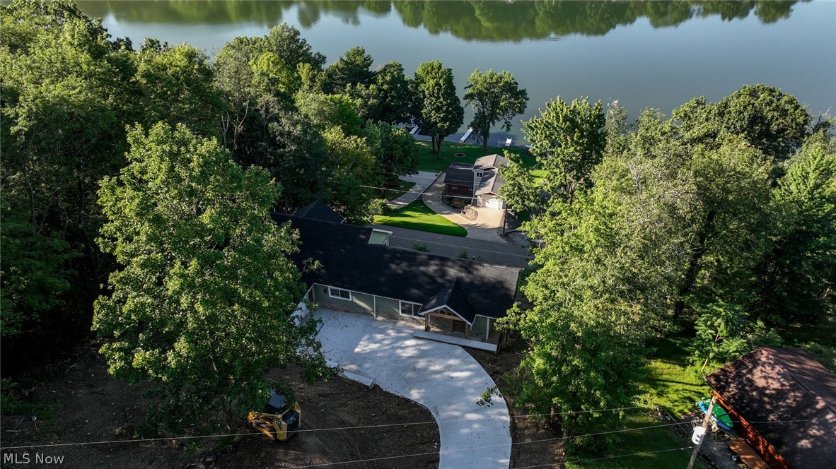 15 Huron Trail Malvern OH 44644