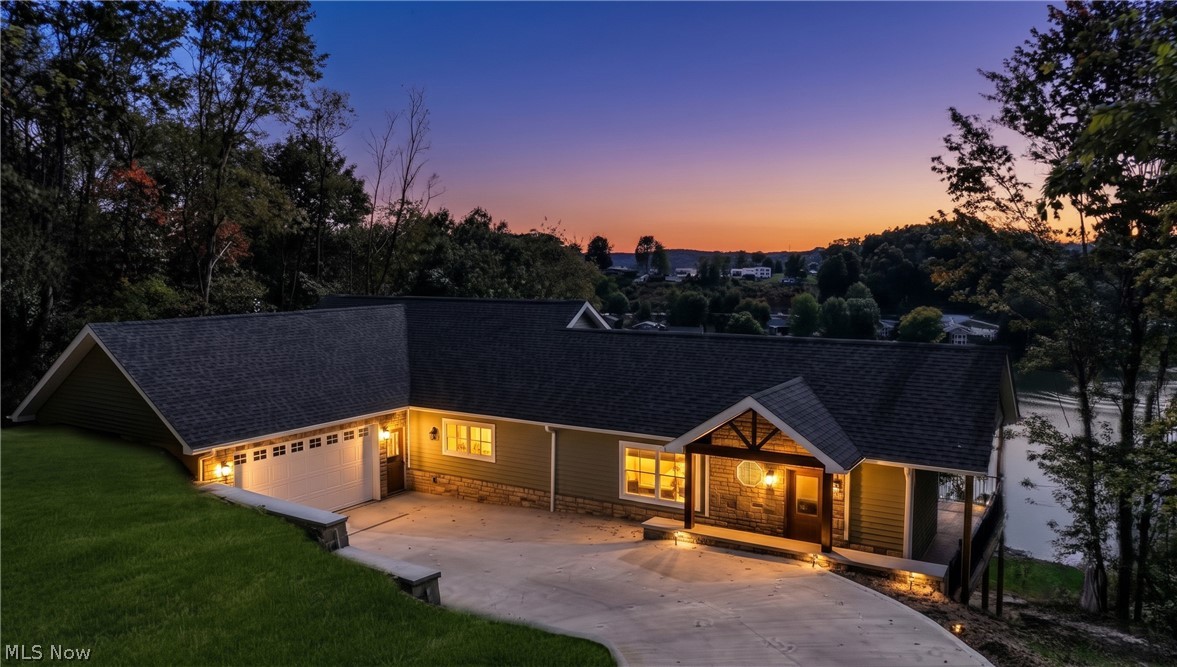 15 Huron Trail Malvern OH 44644