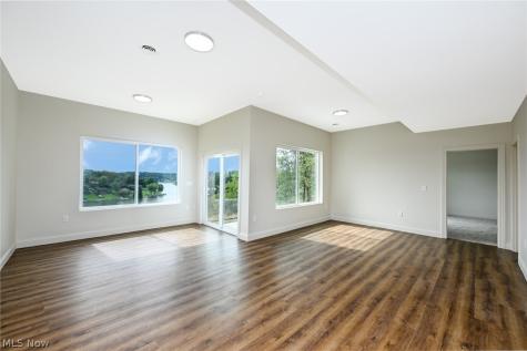 15 Huron Trail Malvern OH 44644
