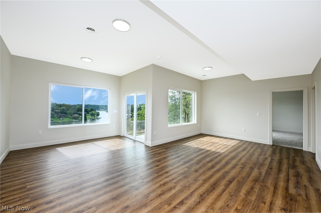 15 Huron Trail Malvern OH 44644
