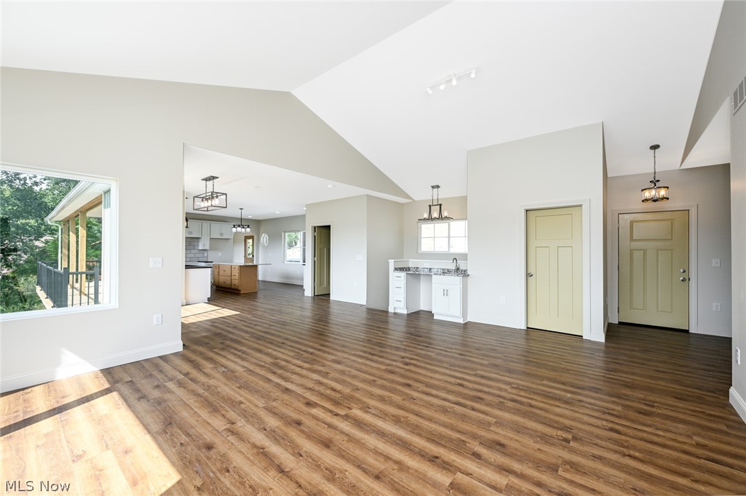 15 Huron Trail Malvern OH 44644