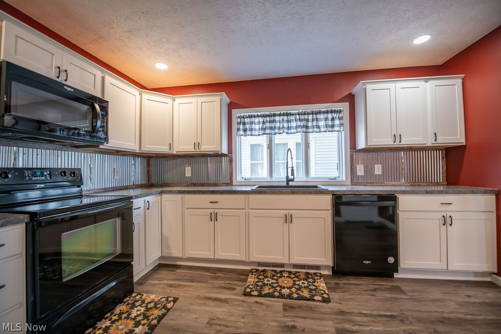 1135 Eastport Avenue Uhrichsville OH 44683