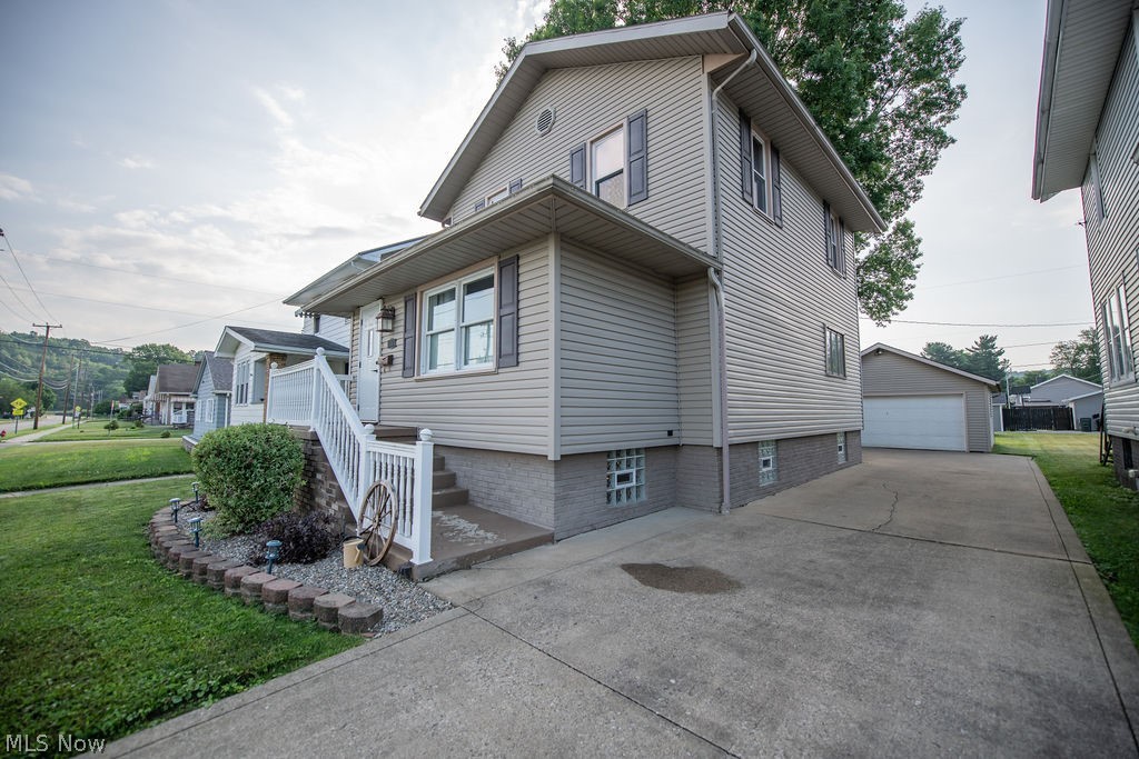 1135 Eastport Avenue Uhrichsville OH 44683