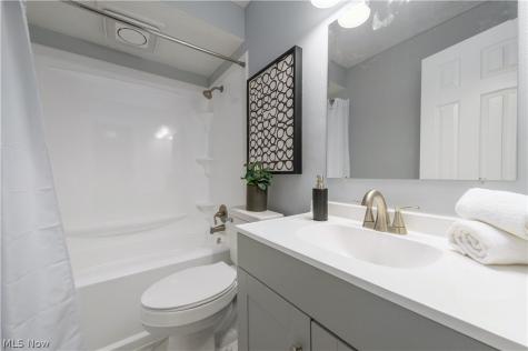 2019 Beverly Hills Drive Richmond Heights OH 44143