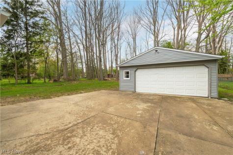 2019 Beverly Hills Drive Richmond Heights OH 44143