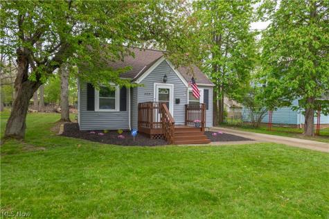 2019 Beverly Hills Drive Richmond Heights OH 44143