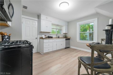 2019 Beverly Hills Drive Richmond Heights OH 44143