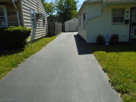 4357 E 144th Street Cleveland OH 44128