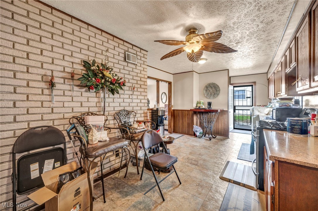2208 Willowrow Avenue NE Canton OH 44705