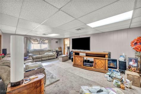 2208 Willowrow Avenue NE Canton OH 44705