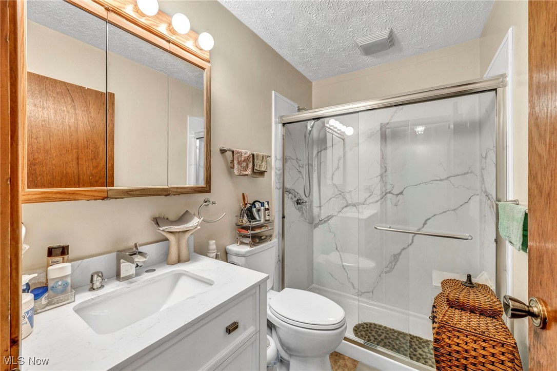 2208 Willowrow Avenue NE Canton OH 44705