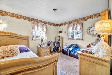 2208 Willowrow Avenue NE Canton OH 44705