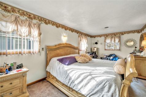 2208 Willowrow Avenue NE Canton OH 44705