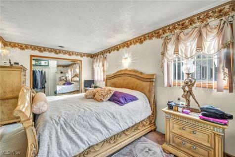 2208 Willowrow Avenue NE Canton OH 44705