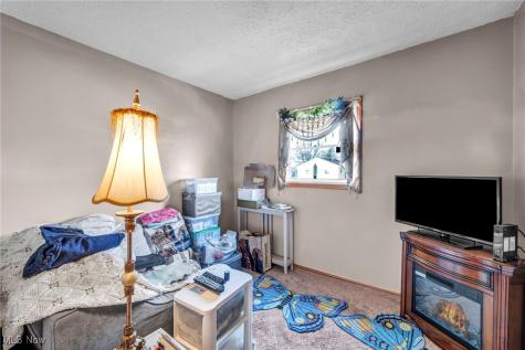 2208 Willowrow Avenue NE Canton OH 44705