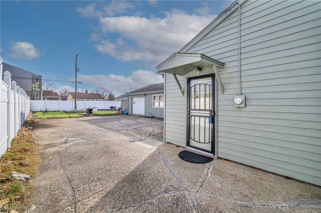 2208 Willowrow Avenue NE Canton OH 44705