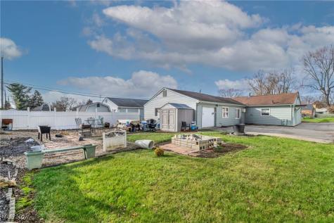 2208 Willowrow Avenue NE Canton OH 44705