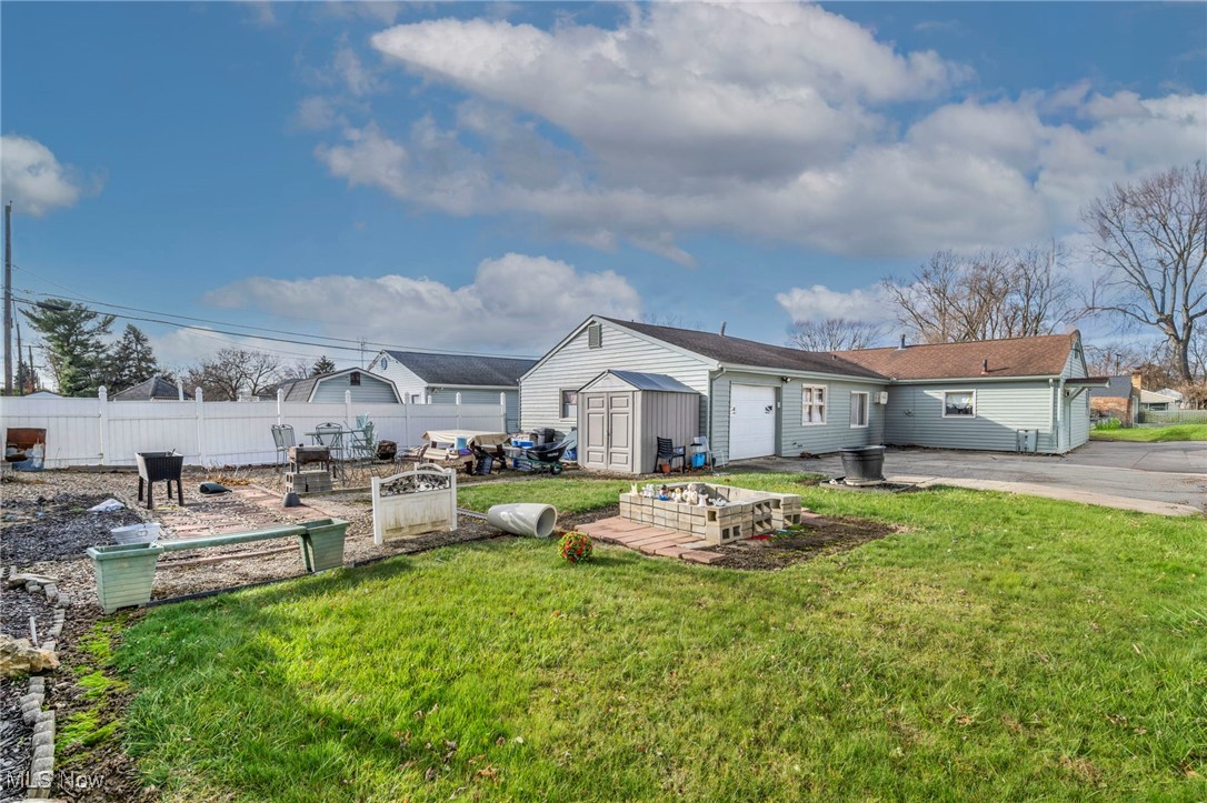 2208 Willowrow Avenue NE Canton OH 44705
