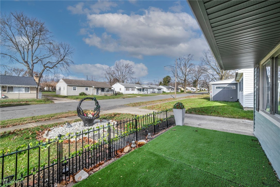 2208 Willowrow Avenue NE Canton OH 44705