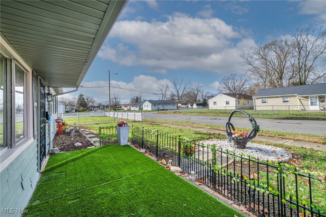 2208 Willowrow Avenue NE Canton OH 44705