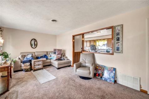2208 Willowrow Avenue NE Canton OH 44705