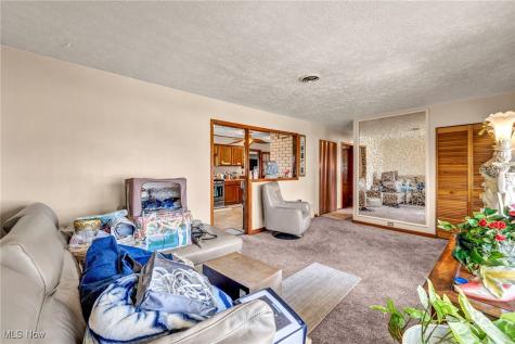 2208 Willowrow Avenue NE Canton OH 44705
