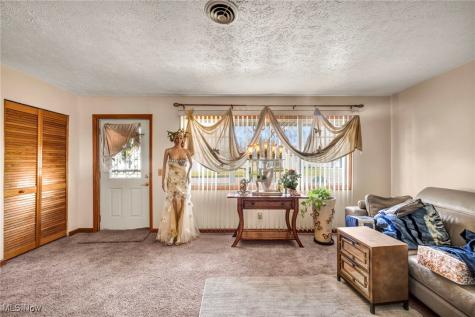 2208 Willowrow Avenue NE Canton OH 44705