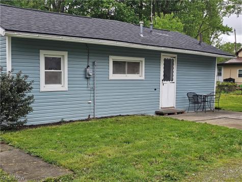 1424 4th Street Lakemore OH 44250