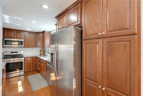 594 Megglen Avenue Akron OH 44303