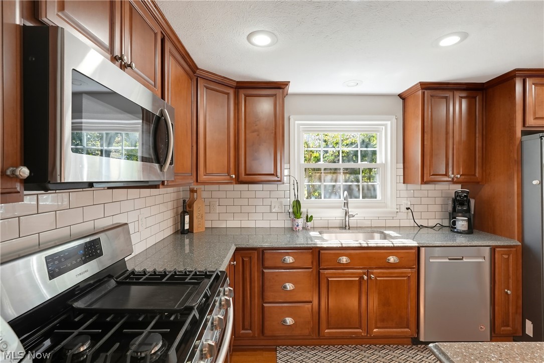 594 Megglen Avenue Akron OH 44303