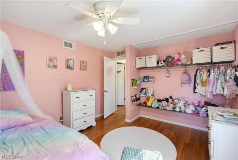 594 Megglen Avenue Akron OH 44303