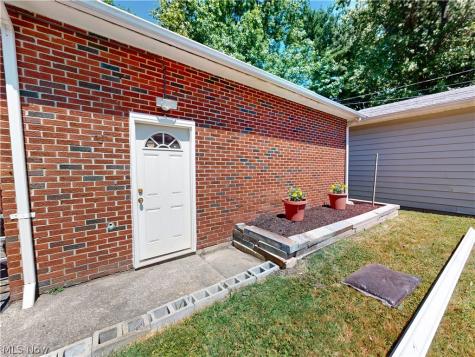 4293 Ardmore Road South Euclid OH 44121