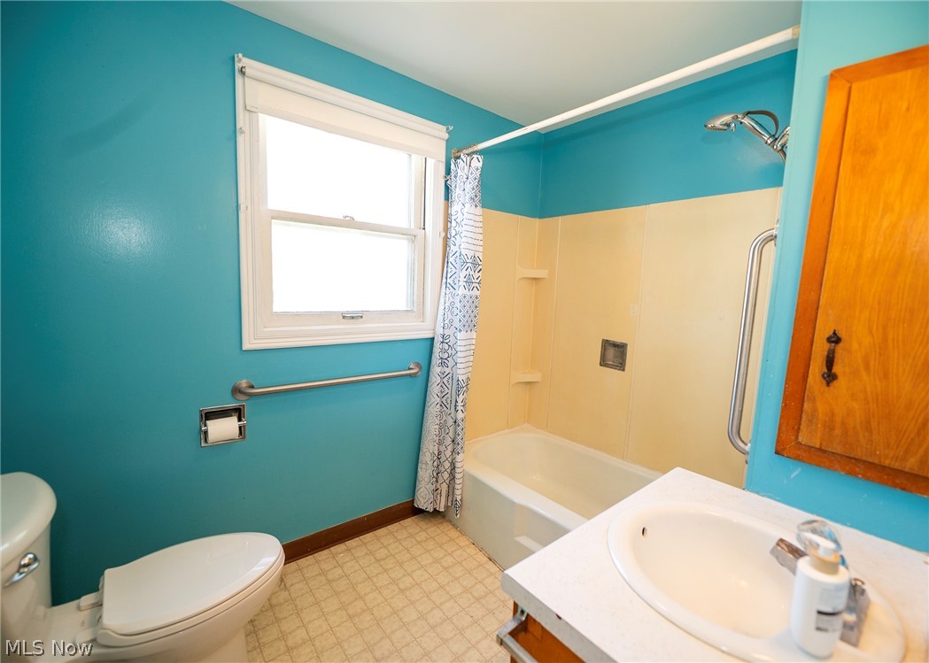 247 & 247 1/2 Ray Avenue NW New Philadelphia OH 44663