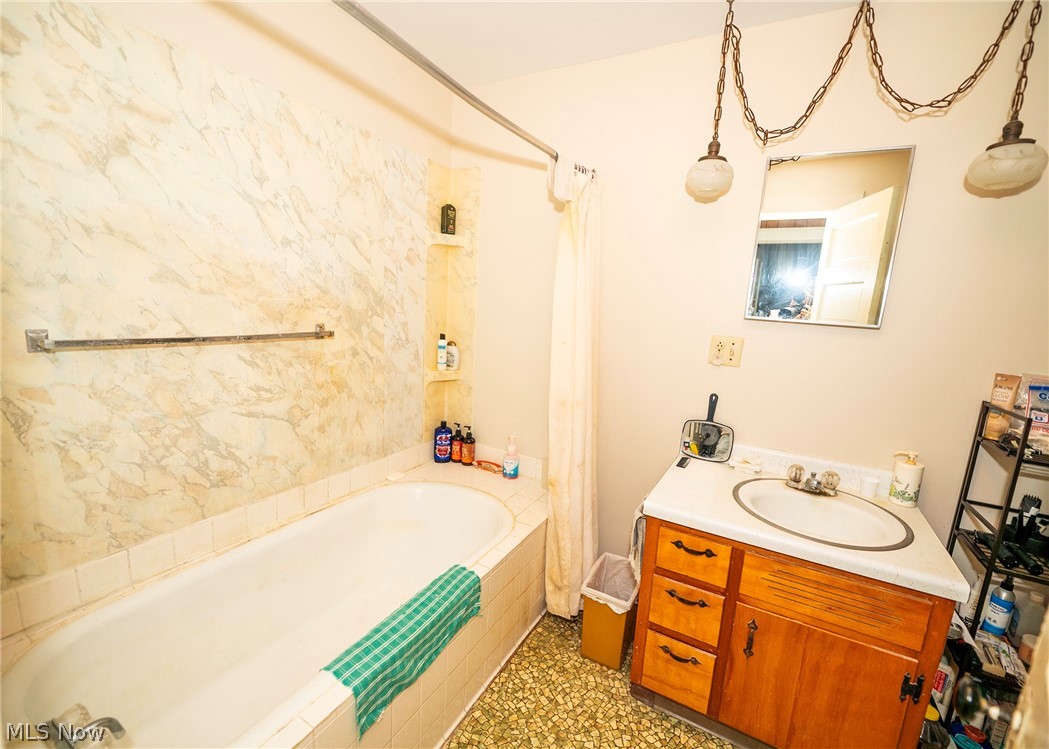 247 & 247 1/2 Ray Avenue NW New Philadelphia OH 44663