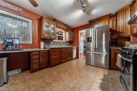 7791 Ridge Road Parma OH 44129
