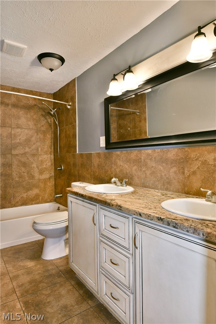 8143 Venice Heights Drive NE Warren OH 44484