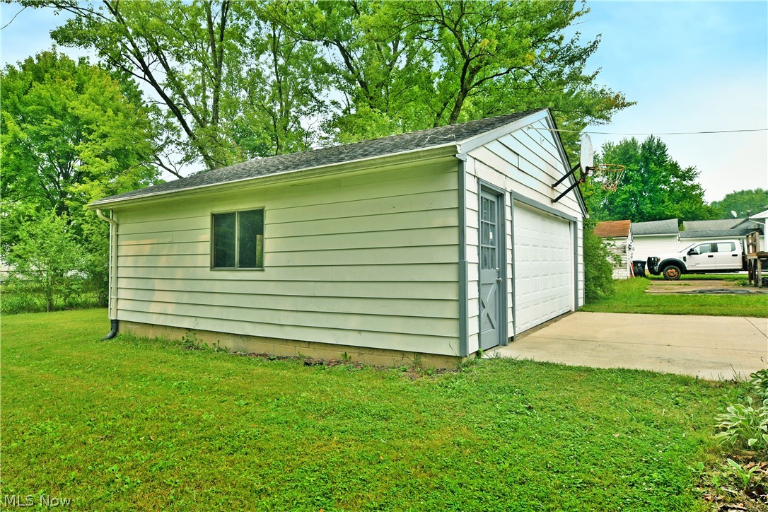 8143 Venice Heights Drive NE Warren OH 44484